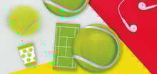 Articoli da festa a tema tennis, inclusi piatti e bicchieri decorati con motivi di palline da tennis e campi da gioco, su sfondi colorati in verde, giallo e rosso.